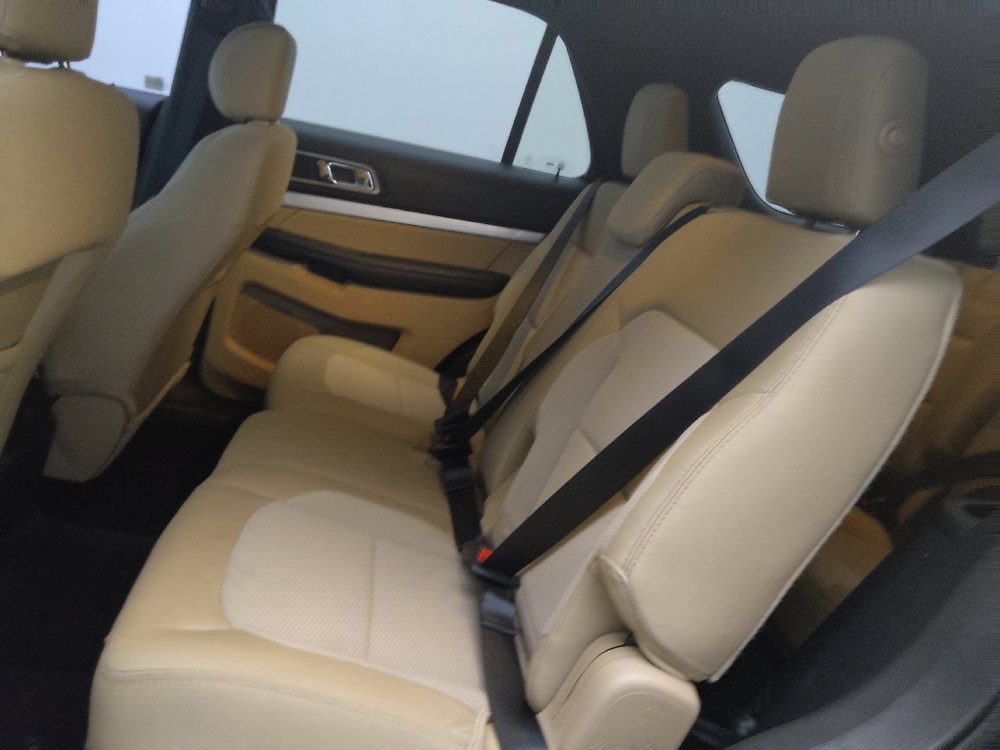 Used 2017 Ford Explorer XLT w/ Equipment Group 201A FWD image 18