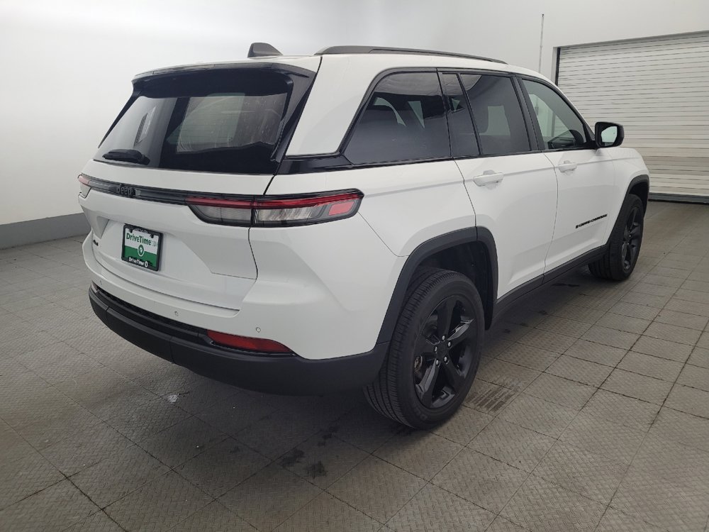 Used 2023 Jeep Grand Cherokee Altitude AWD/4WD image 9