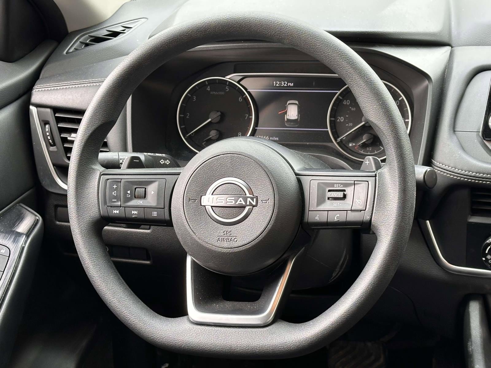 Used 2024 Nissan Rogue S image 18