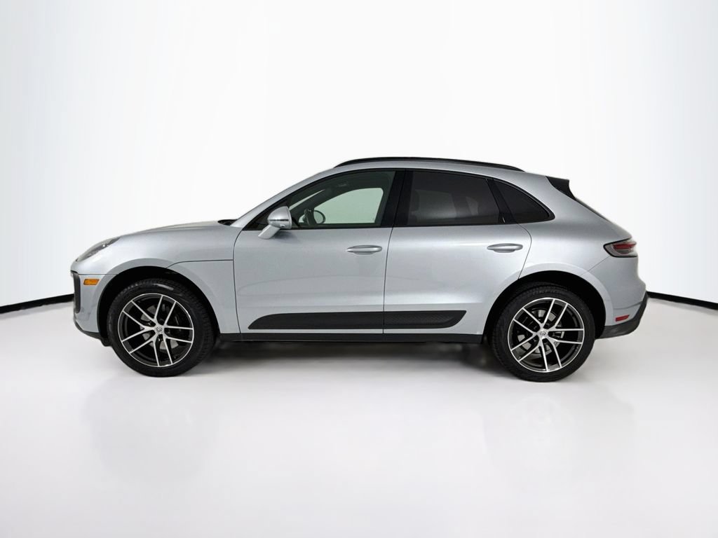 Certified 2025 Porsche Macan AWD/4WD image 2