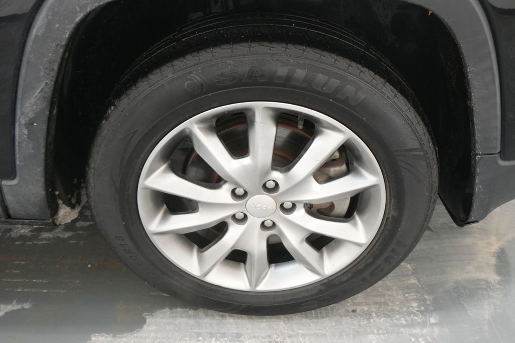 Used 2018 Jeep Cherokee Limited image 11