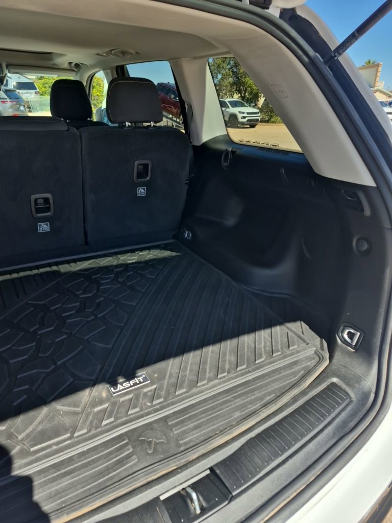 Used 2023 Jeep Grand Cherokee Laredo X image 55