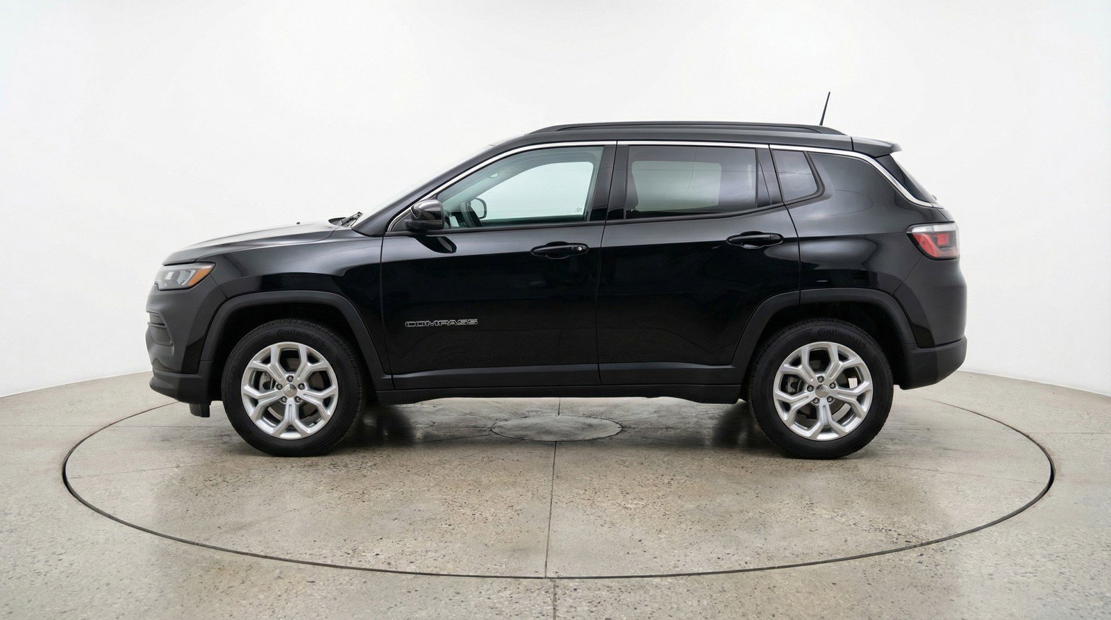 Used 2025 Jeep Compass Latitude image 5