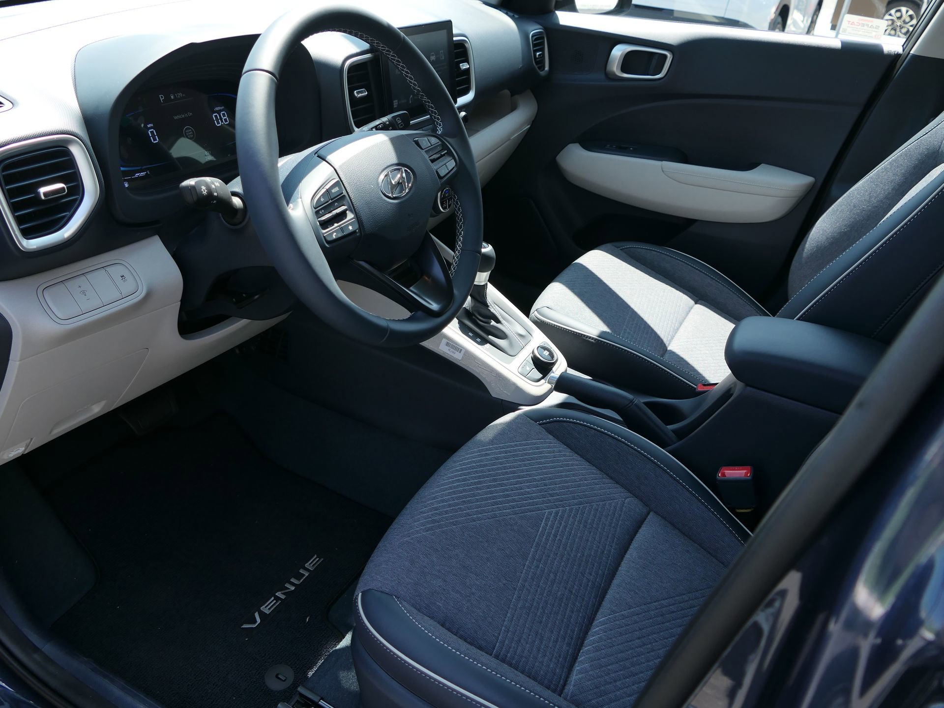 Used 2026 Hyundai Venue SEL FWD image 11