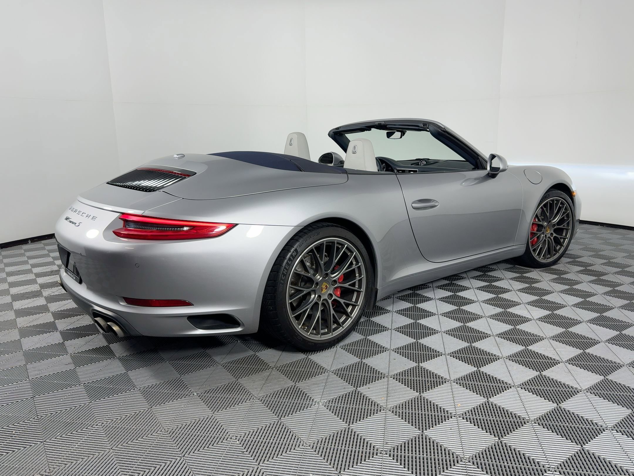 Certified 2018 Porsche 911 Carrera S image 9