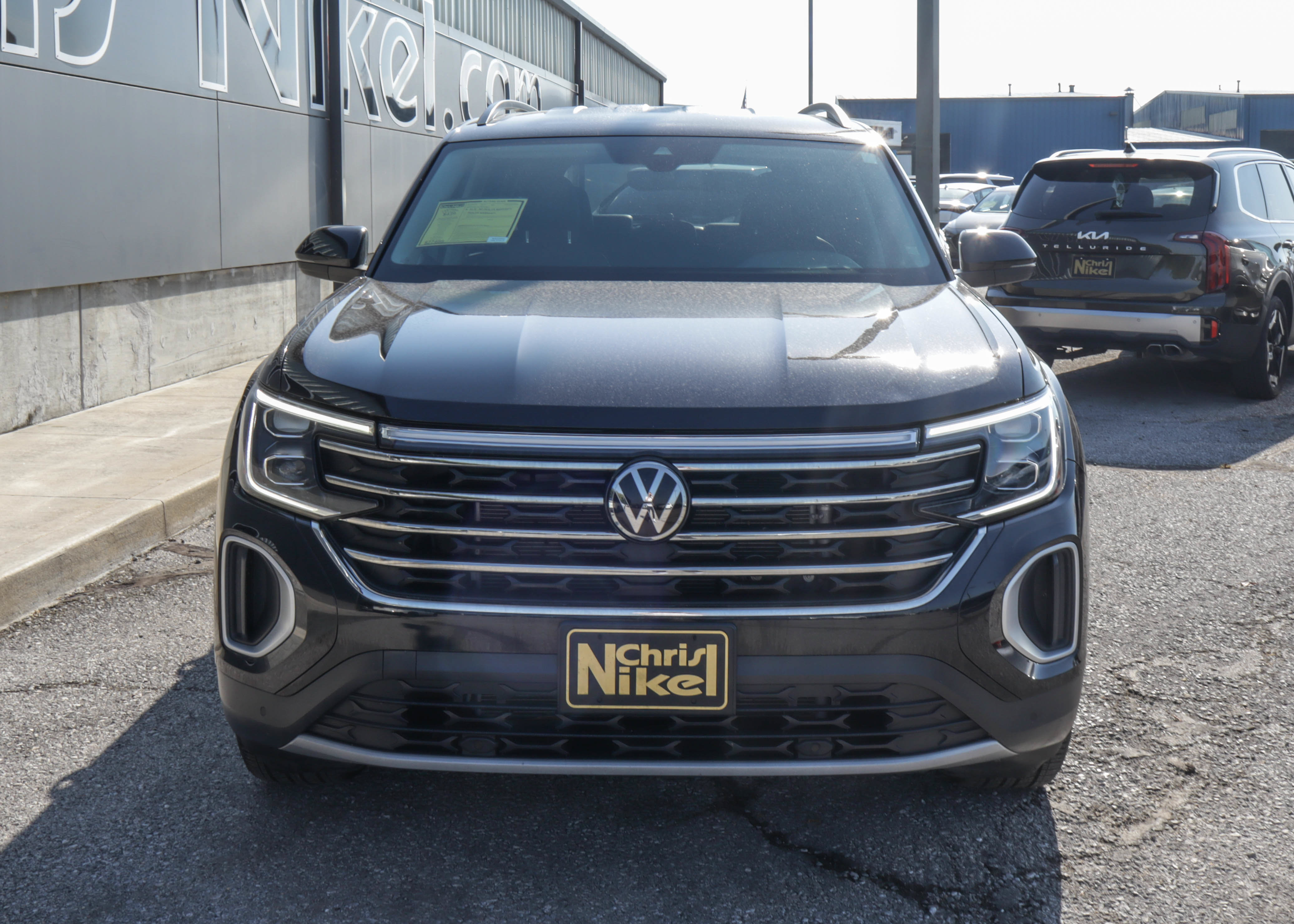 Used 2025 Volkswagen Atlas SE FWD image 2