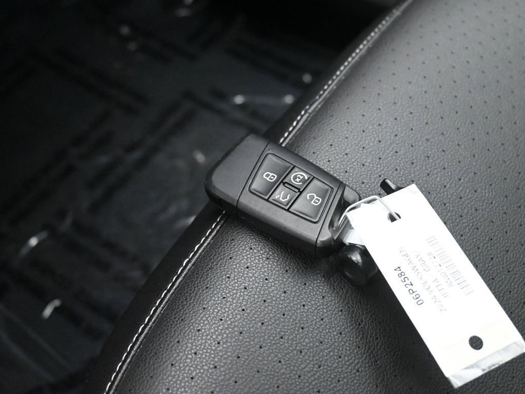 Used 2024 Volkswagen Jetta SE image 29