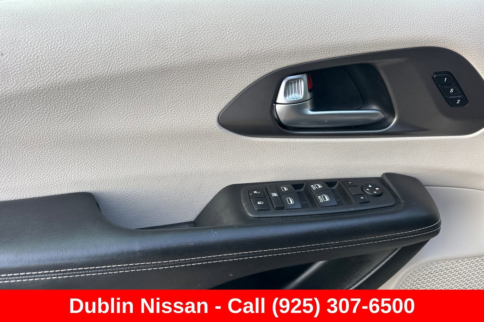 Used 2022 Chrysler Pacifica Touring-L FWD image 12