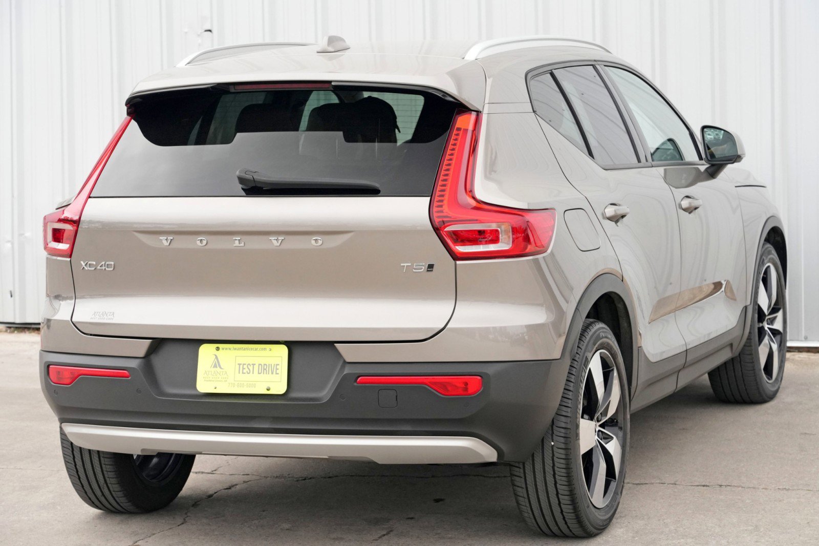 Used 2022 Volvo XC40 T5 Momentum w/ Premium Package image 50