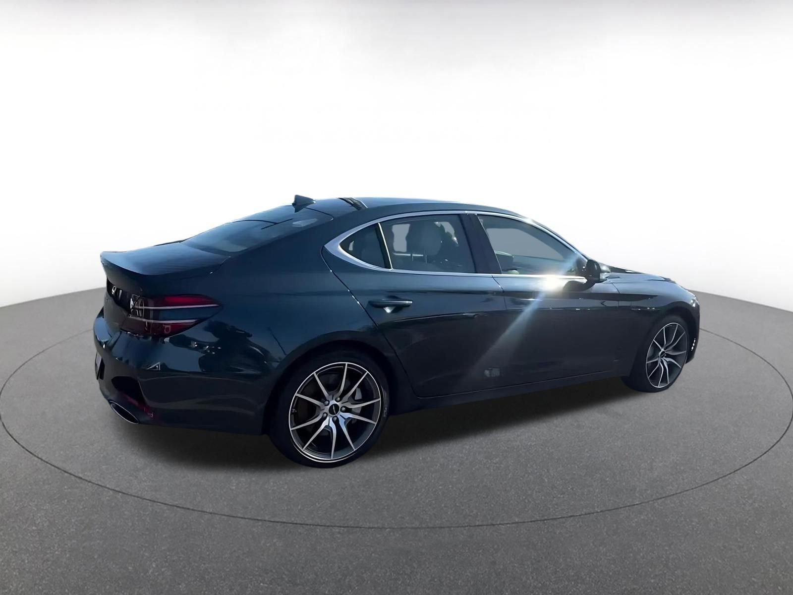 Used 2025 Genesis G70 2.5T image 14