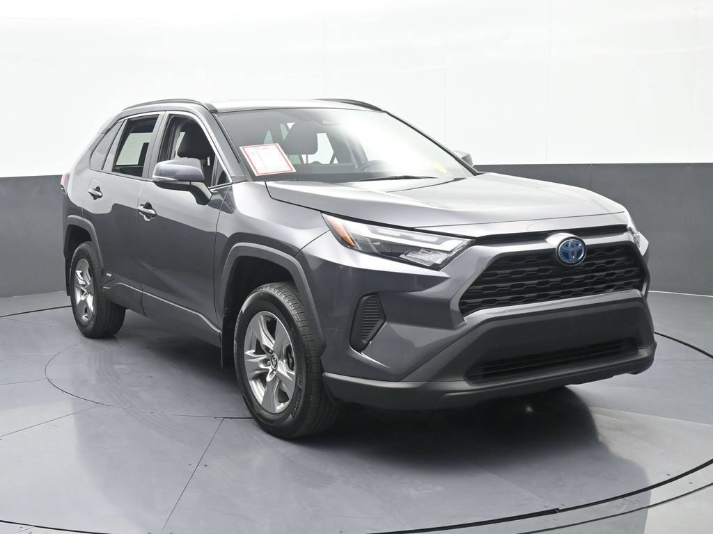 Used 2024 Toyota RAV4 XLE AWD/4WD image 9