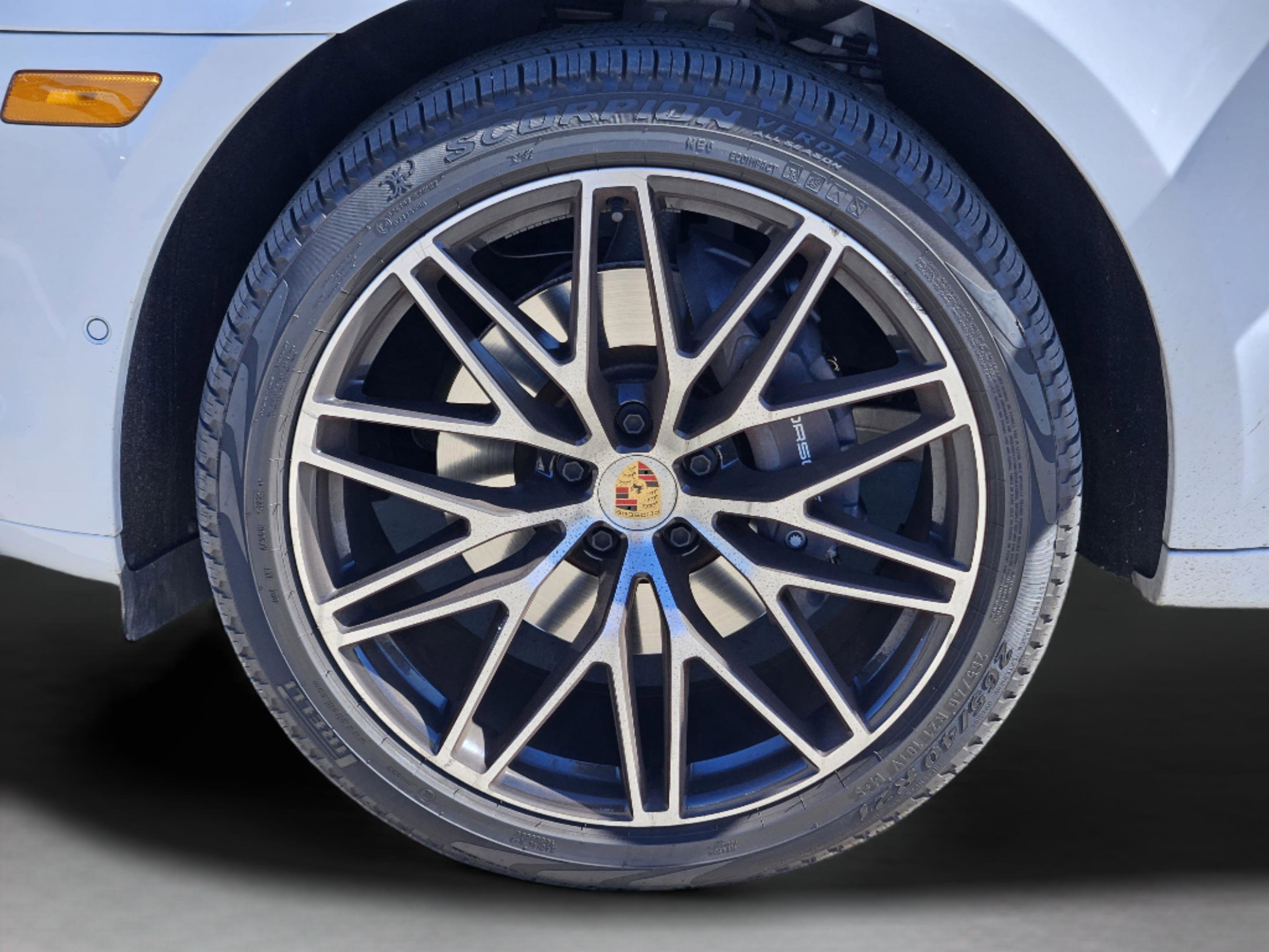 Certified 2023 Porsche Macan Turbo image 14