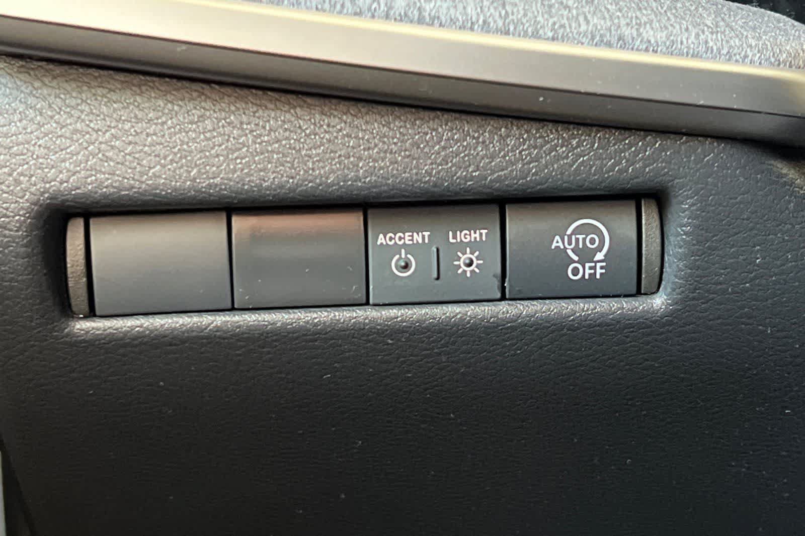 Used 2026 Nissan Kicks SV FWD image 31