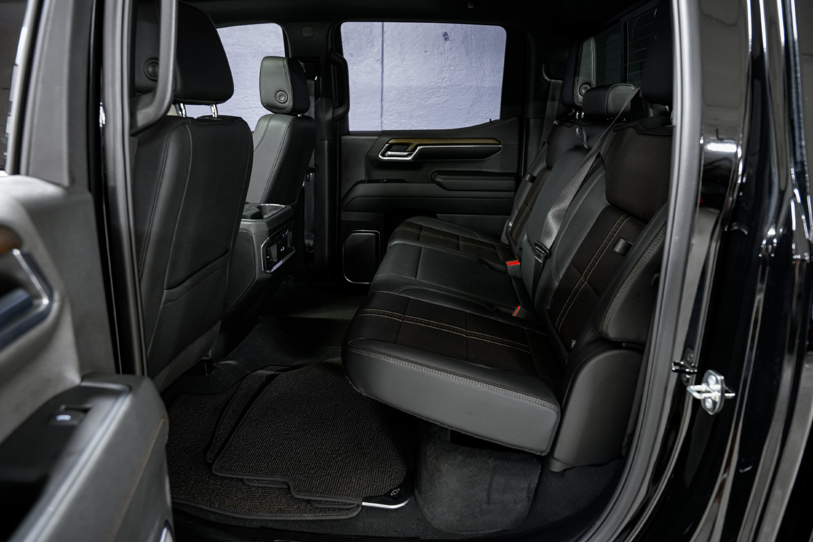 Used 2024 Chevrolet Silverado 1500 High Country w/ Midnight Edition AWD/4WD image 37