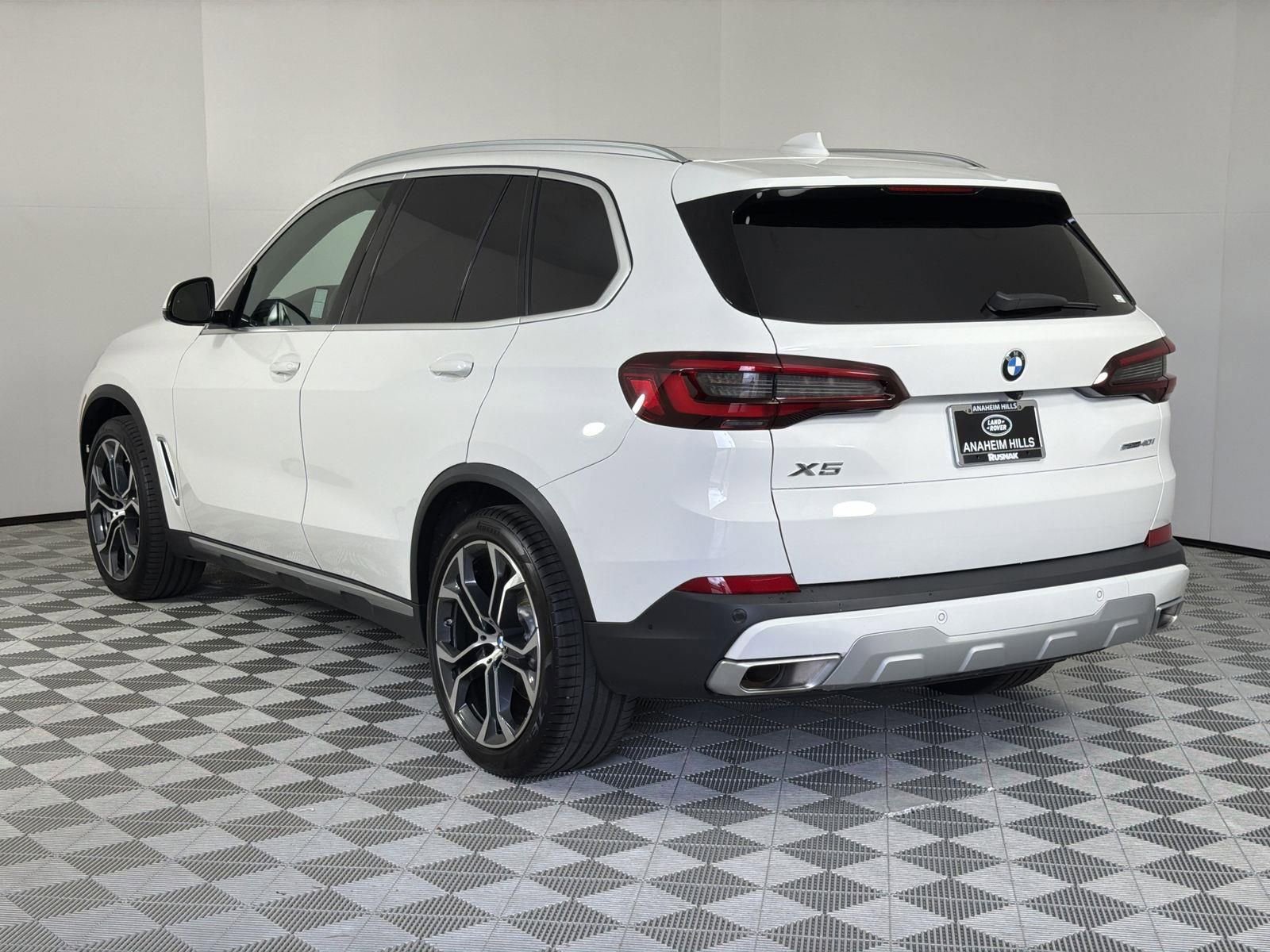 Used 2023 BMW X5 sDrive40i w/ Premium Package image 3