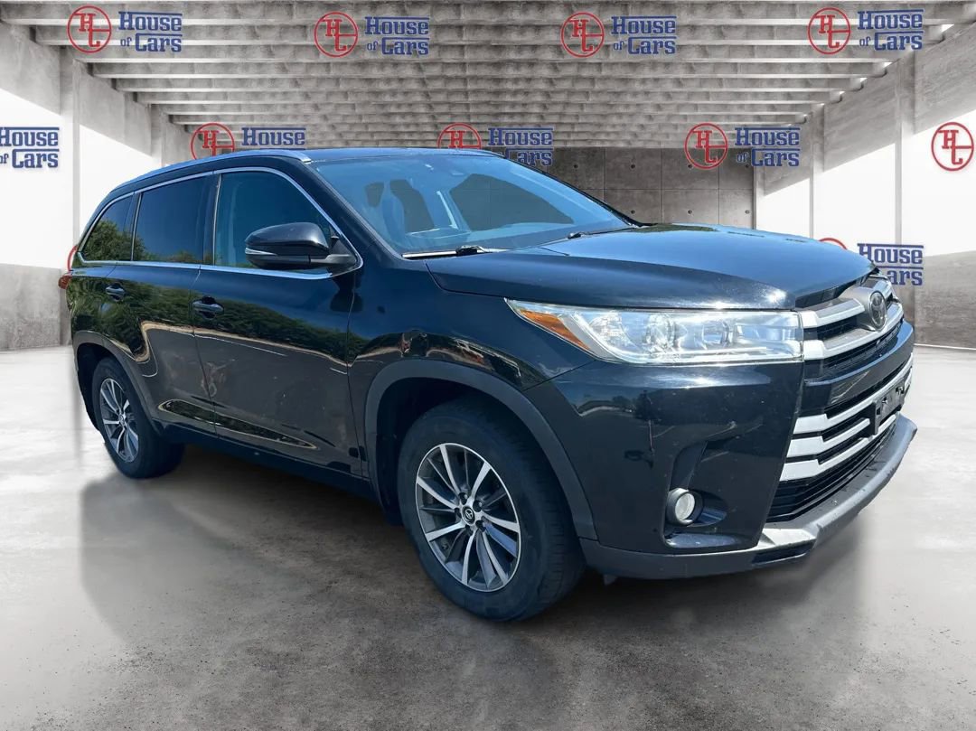 Used 2018 Toyota Highlander XLE AWD/4WD image 3