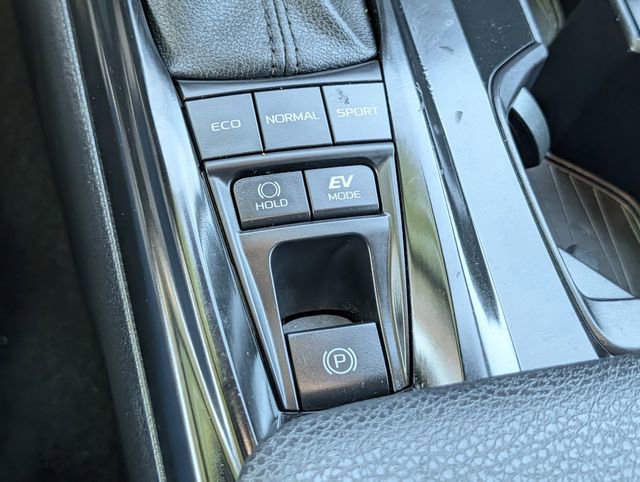 Used 2025 Toyota Camry SE w/ Convenience Package FWD image 15