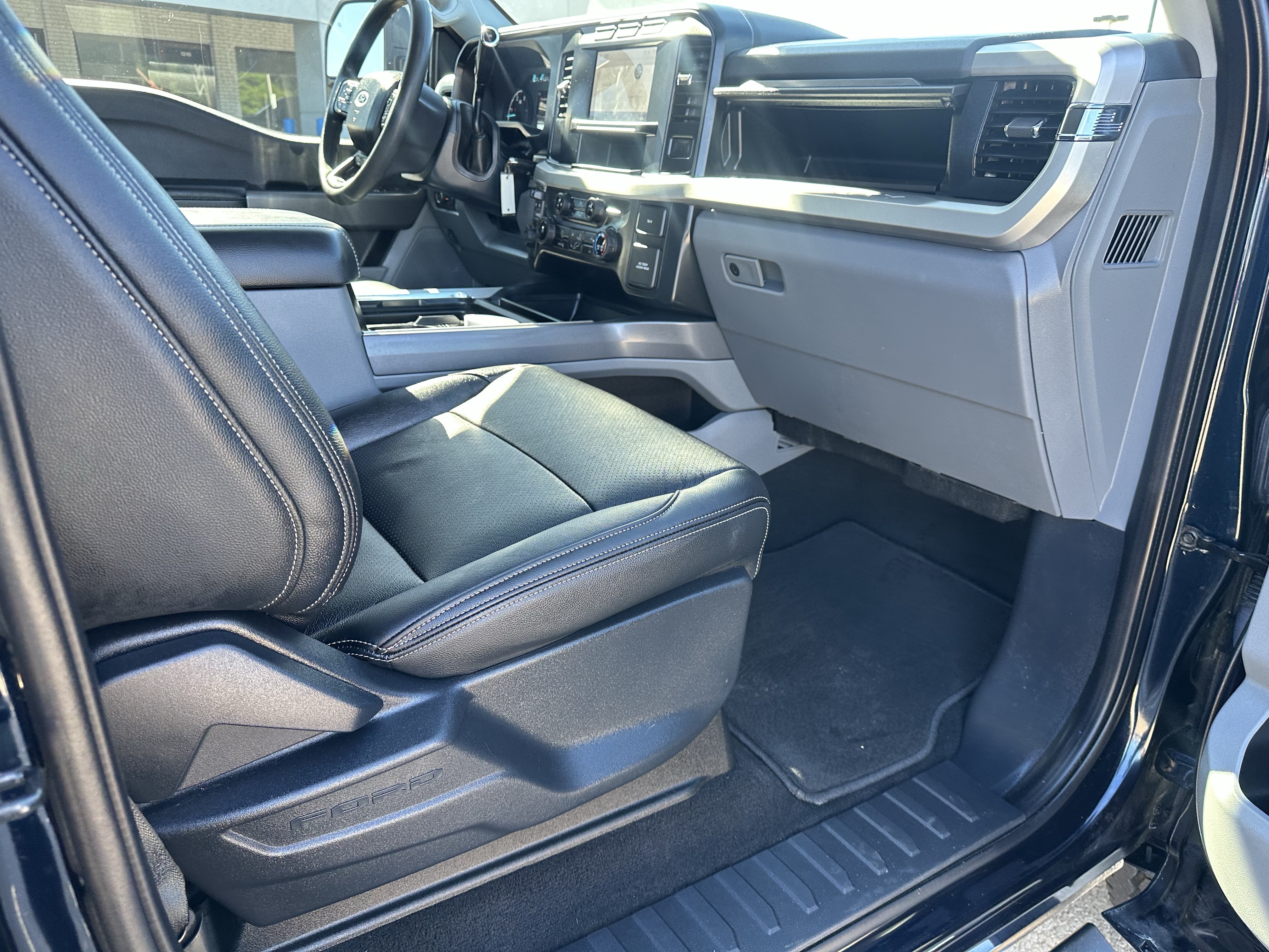 Used 2024 Ford F250 XLT w/ FX4 Off-Road Package AWD/4WD image 2
