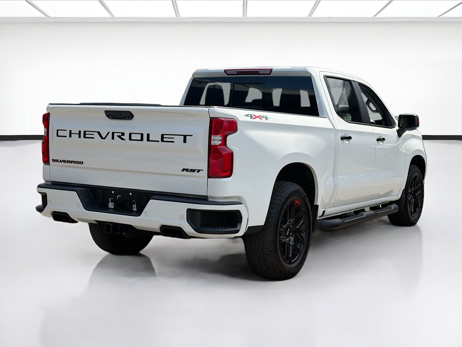Used 2025 Chevrolet Silverado 1500 RST w/ Redline Edition AWD/4WD image 4