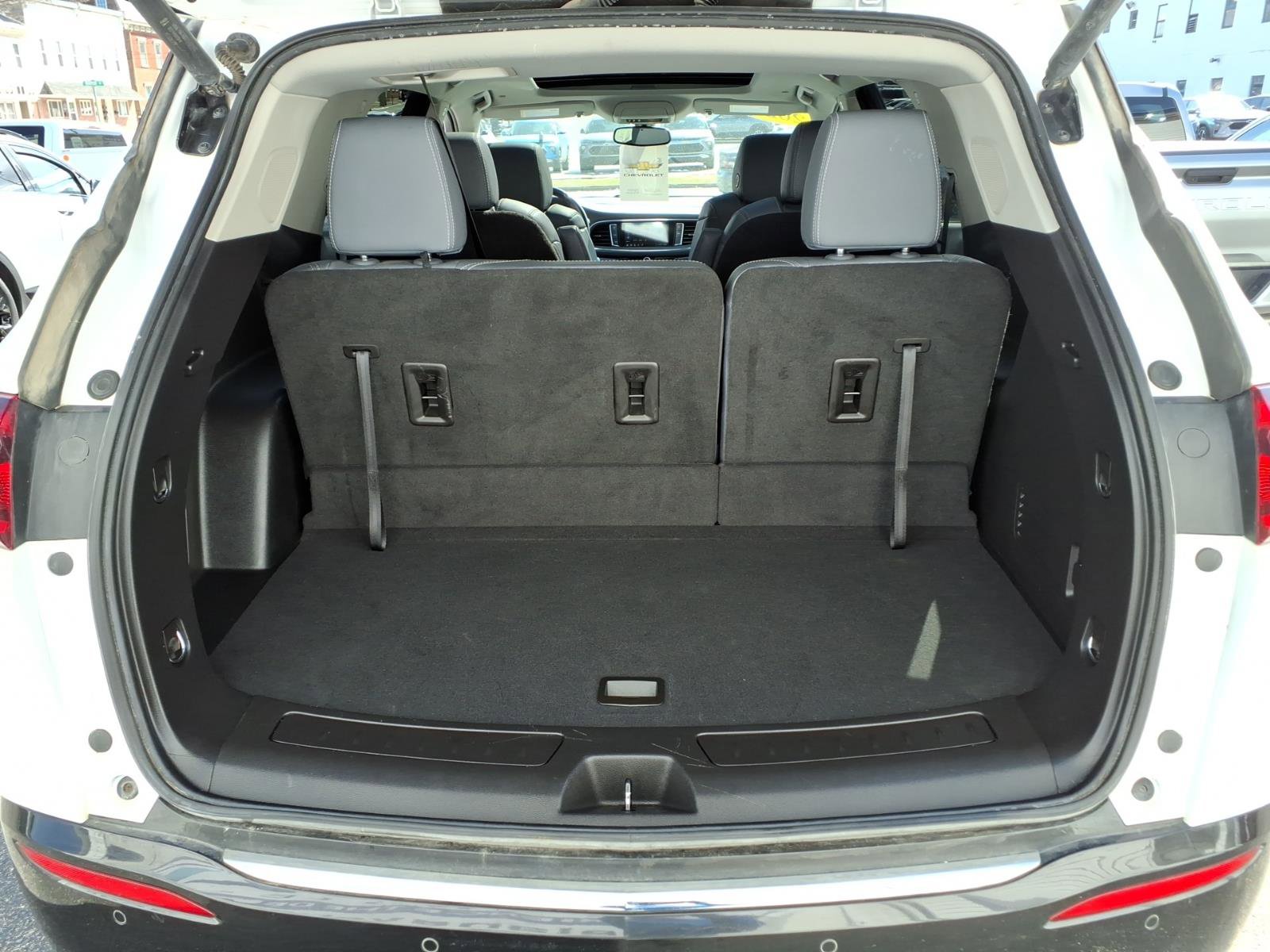 Used 2021 Buick Enclave Essence w/ Sport Touring Edition image 18