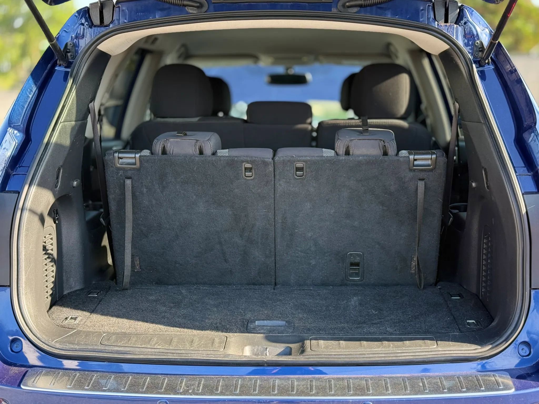 Used 2017 Nissan Pathfinder SV image 28