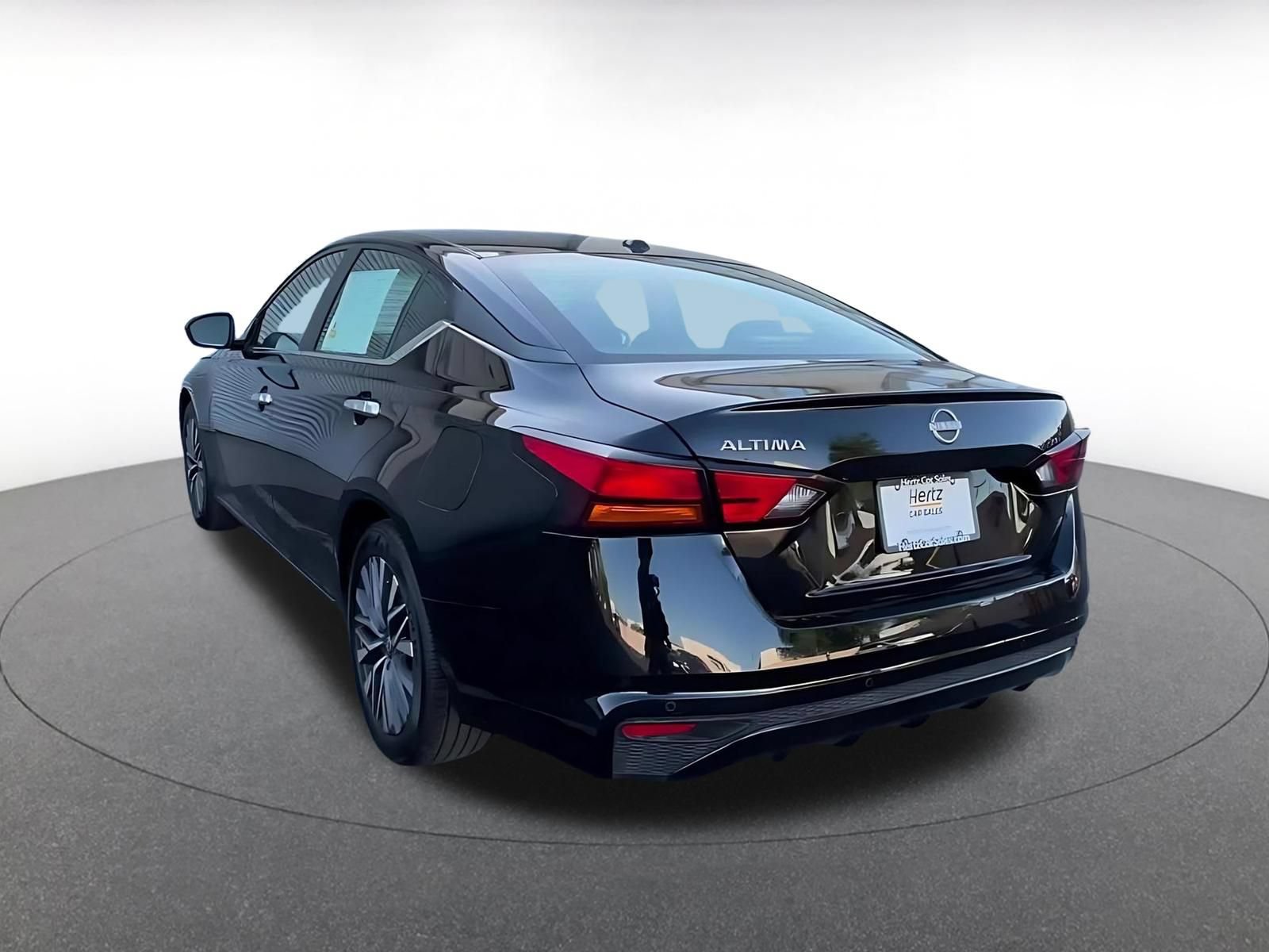 Used 2025 Nissan Altima 2.5 SV FWD image 11