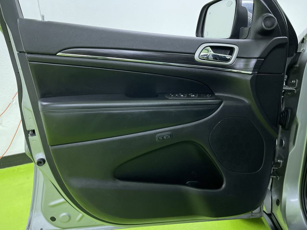 Used 2021 Jeep Grand Cherokee Limited w/ Luxury Group II image 17