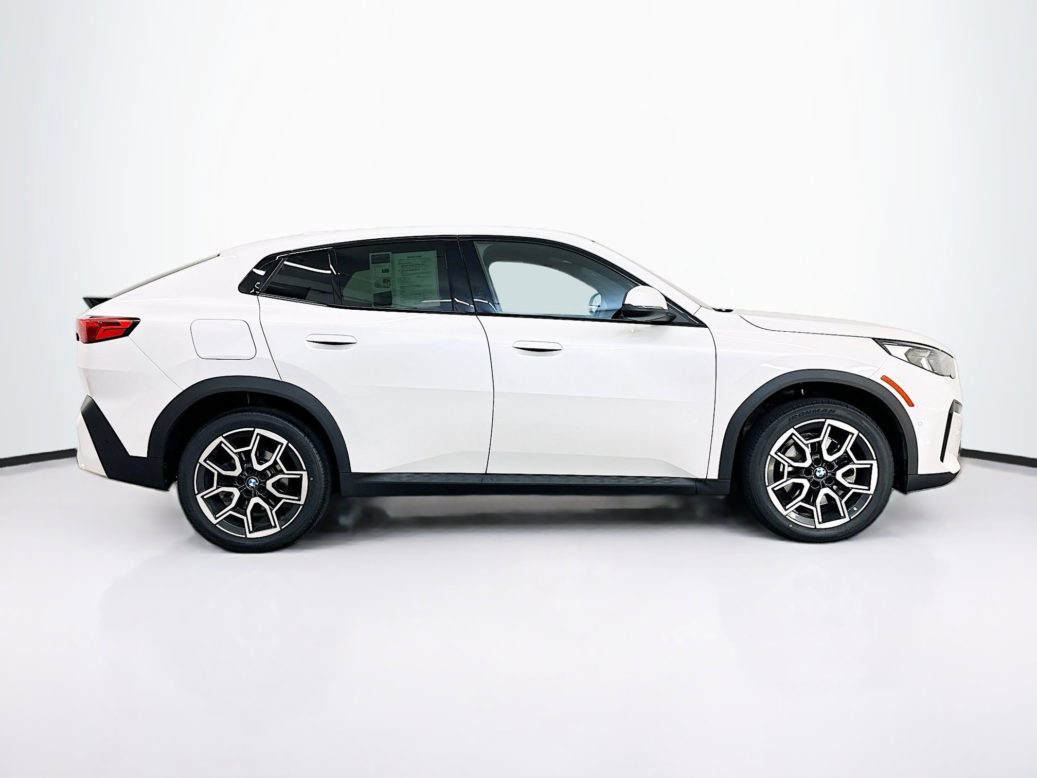 Used 2025 BMW X2 xDrive28i image 10