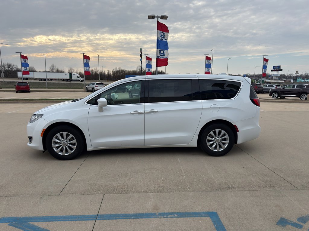 Used 2018 Chrysler Pacifica Touring Plus image 8