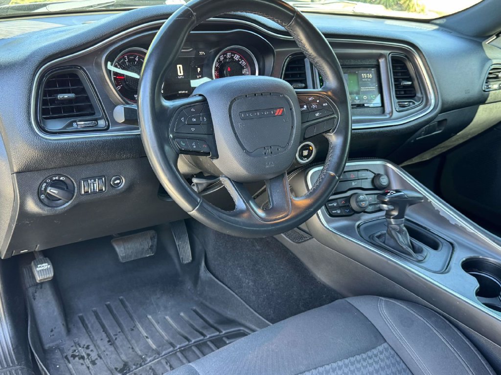 Used 2016 Dodge Challenger SXT RWD image 2