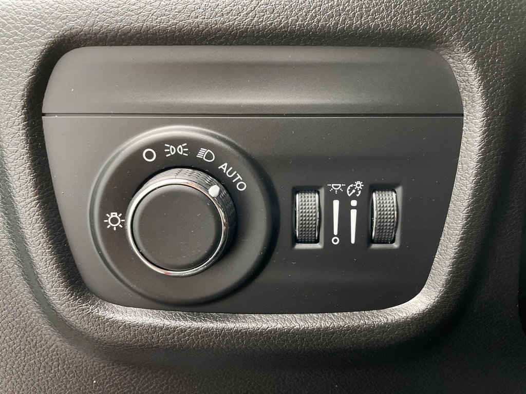 Used 2023 Jeep Grand Cherokee Altitude image 23