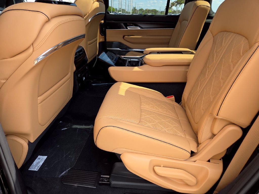 New 2026 Jeep Grand Wagoneer Summit AWD/4WD image 10