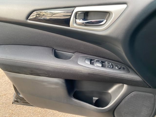 Used 2017 Nissan Pathfinder S image 14