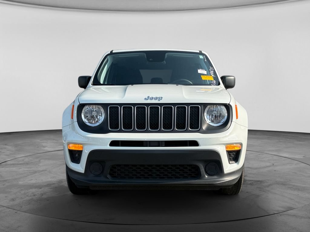 Used 2023 Jeep Renegade Latitude AWD/4WD image 3