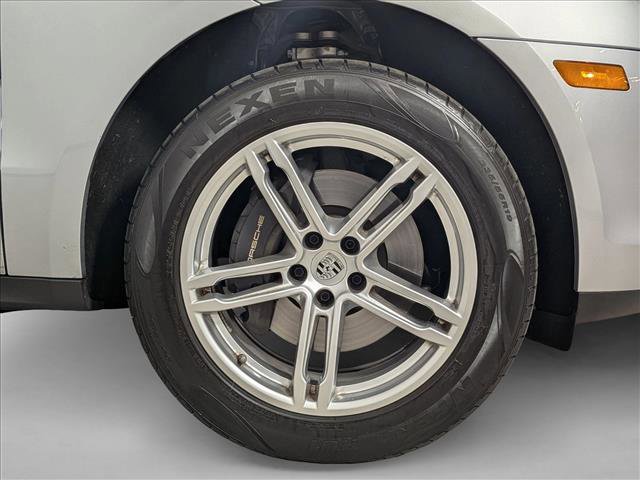 Certified 2025 Porsche Macan Turbo image 26