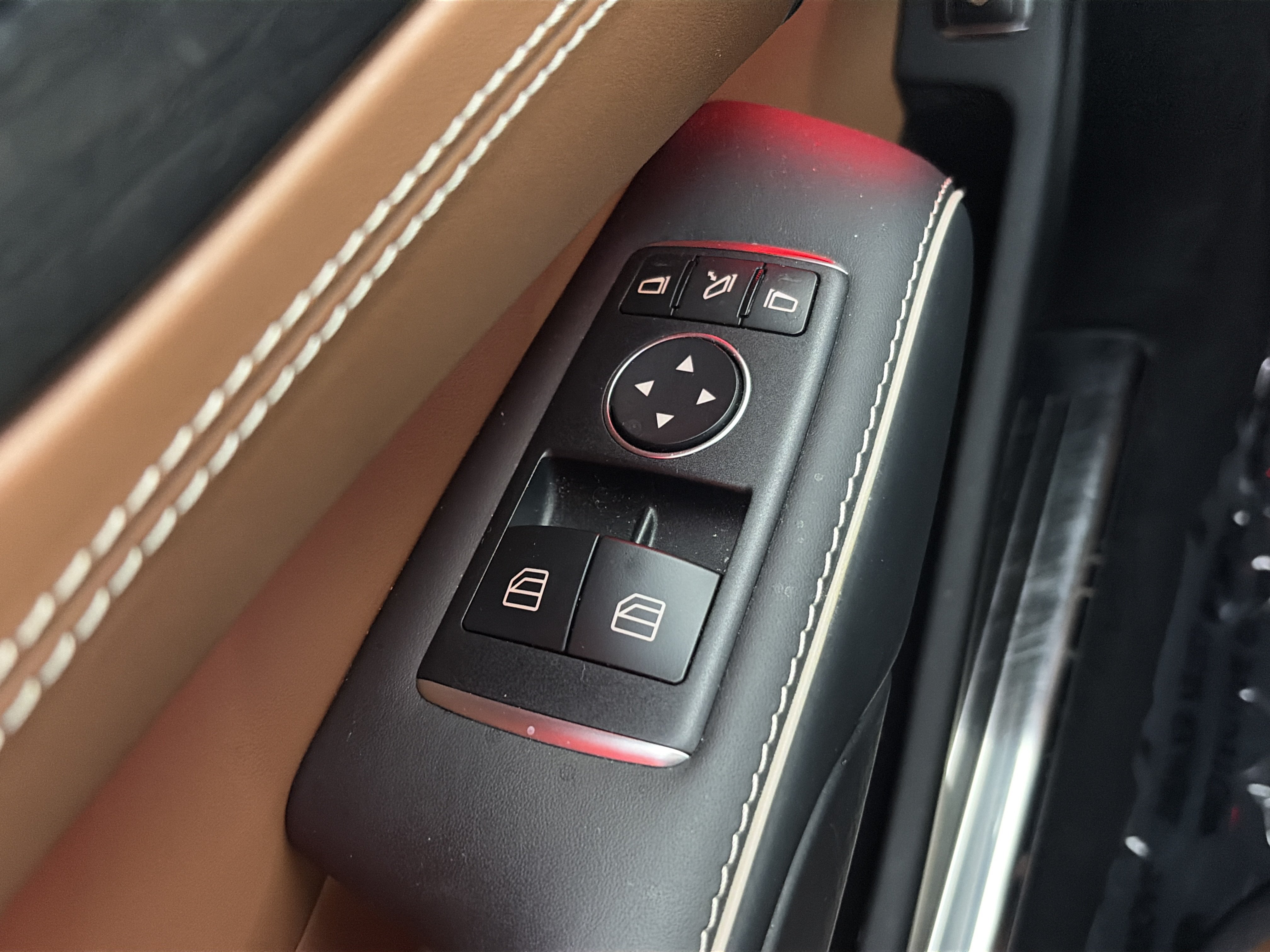 Used 2020 Mercedes-Benz SL 550 image 33