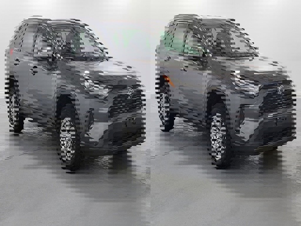 Used 2024 Toyota RAV4 XLE image 2