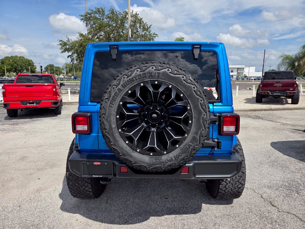 Used 2022 Jeep Wrangler Unlimited Sahara AWD/4WD image 13