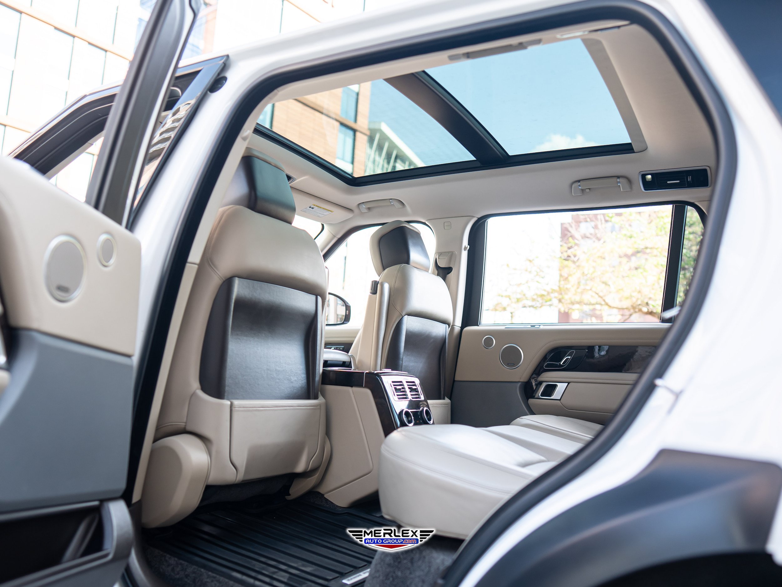 Used 2018 Land Rover Range Rover Long Wheelbase Supercharged AWD/4WD image 21