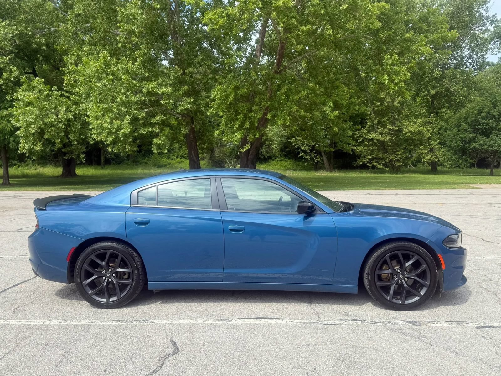 Used 2021 Dodge Charger SXT w/ Blacktop Package RWD image 4
