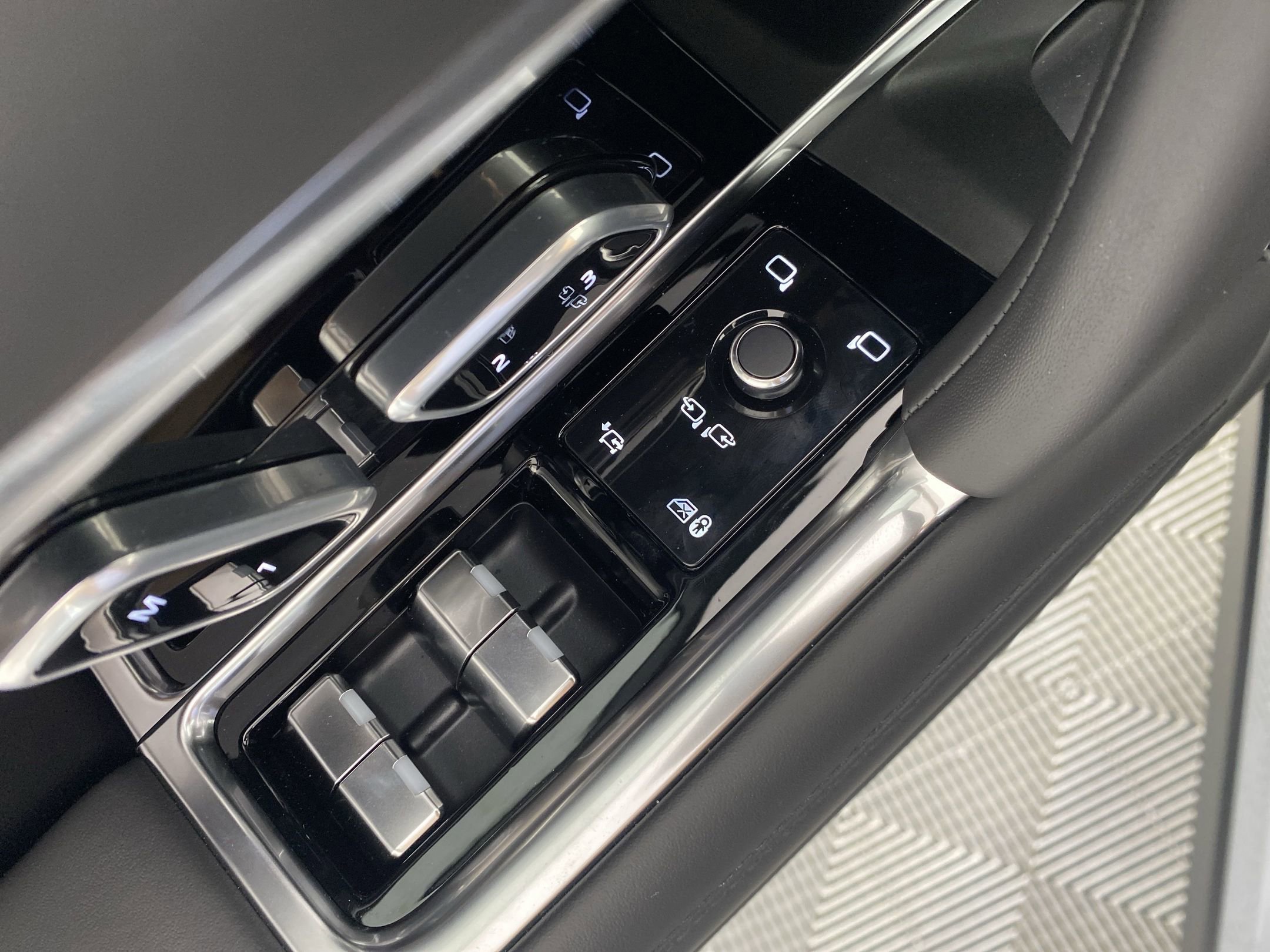 New 2025 Land Rover Range Rover SE image 10
