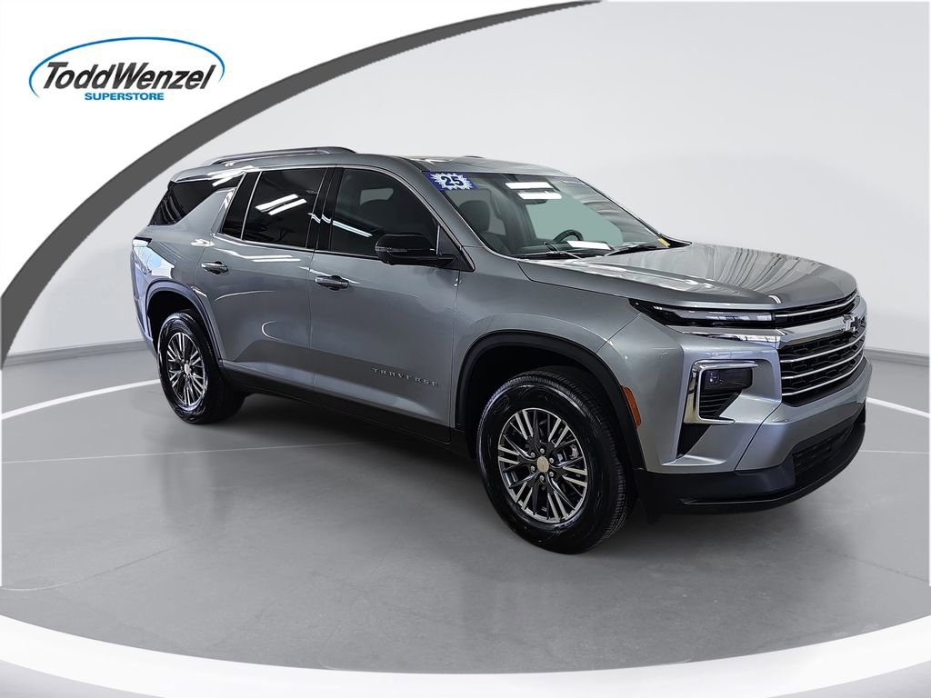 Certified 2025 Chevrolet Traverse LT w/ Driver Confidence Package image 1