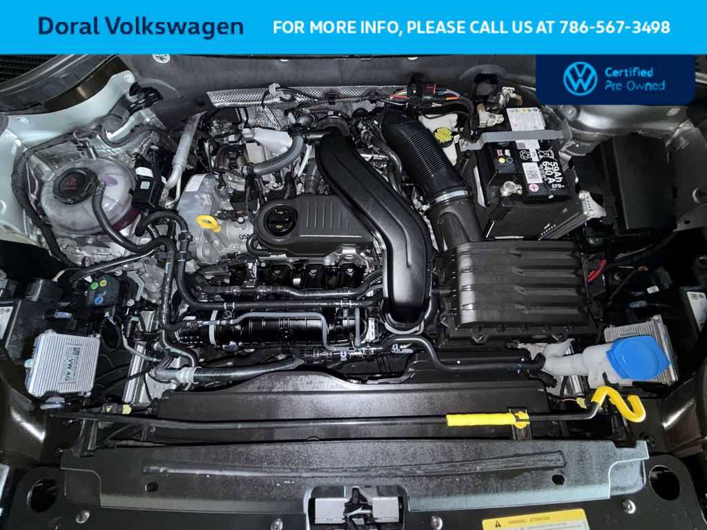 Used 2025 Volkswagen Taos SE FWD image 12