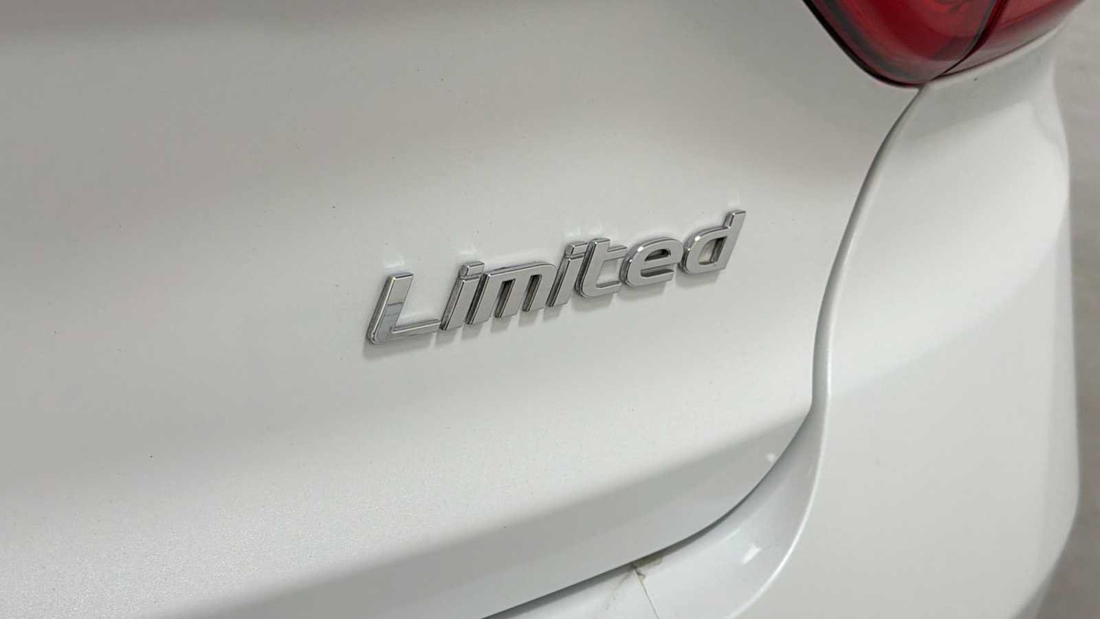 Used 2015 Hyundai Sonata Limited w/ Option Group 06 FWD image 29