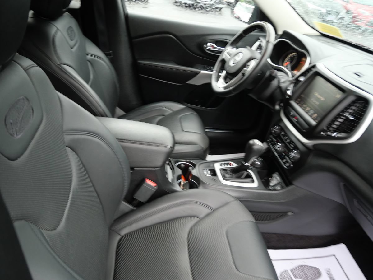 Used 2016 Jeep Cherokee Overland AWD/4WD image 29