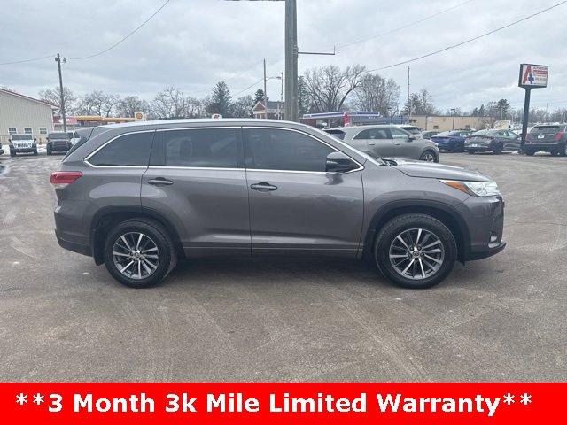 Used 2018 Toyota Highlander XLE image 2