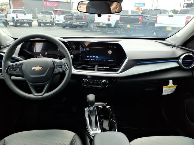 New 2026 Chevrolet Trax LT w/ LPO, Blackout Package FWD image 9