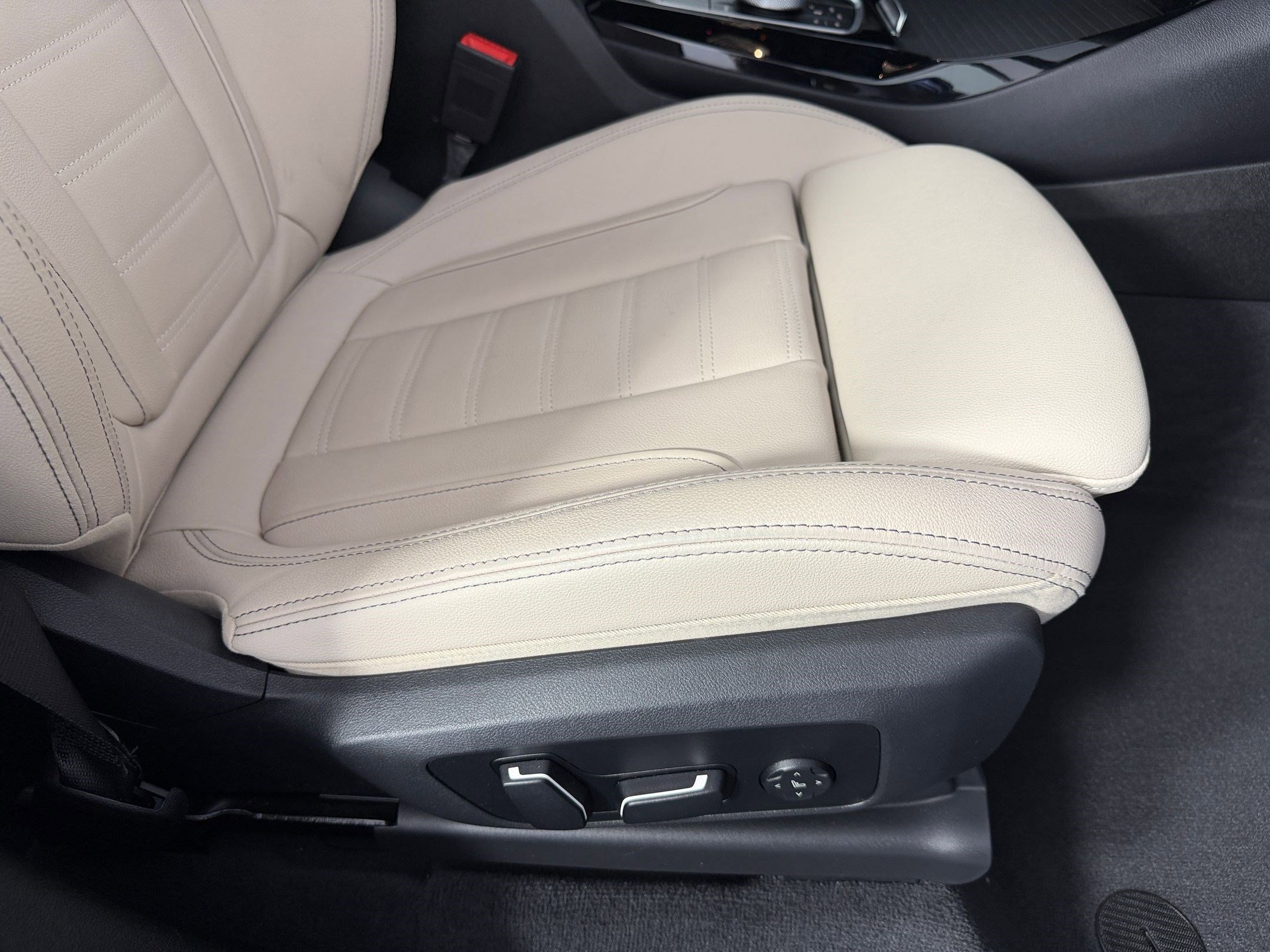 Certified 2024 BMW X3 sDrive30i w/ Premium Package w/ZPA RWD image 34