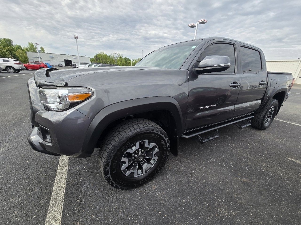 Used 2019 Toyota Tacoma TRD Off-Road AWD/4WD image 4