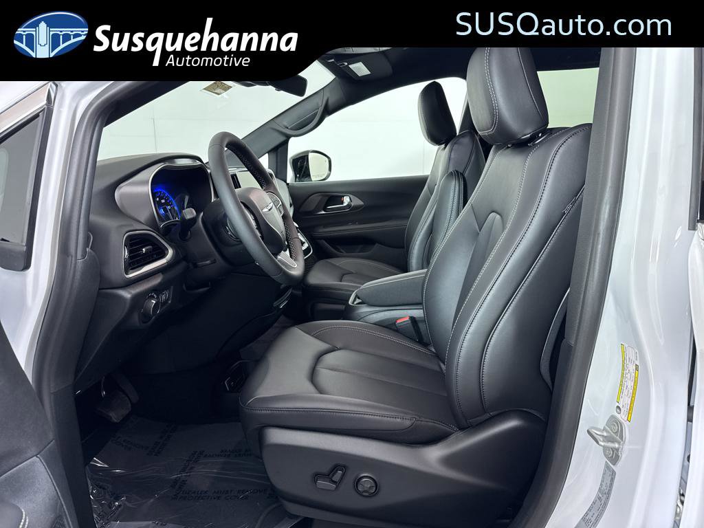 New 2026 Chrysler Voyager LX image 4